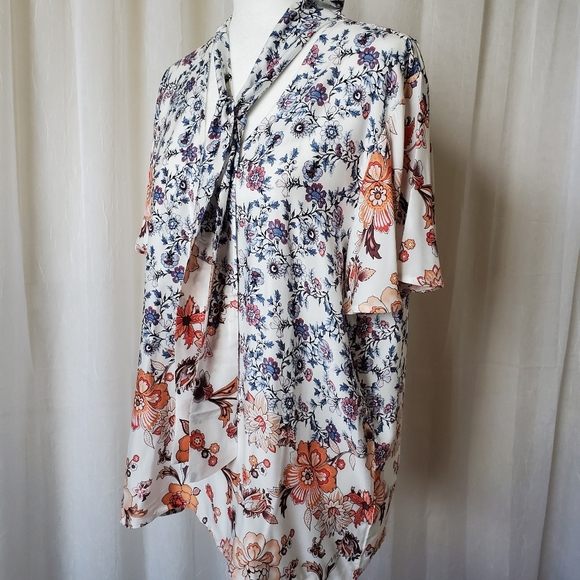 The Neck Down Floral Top with Tie Womens Large - Picture 3 of 10